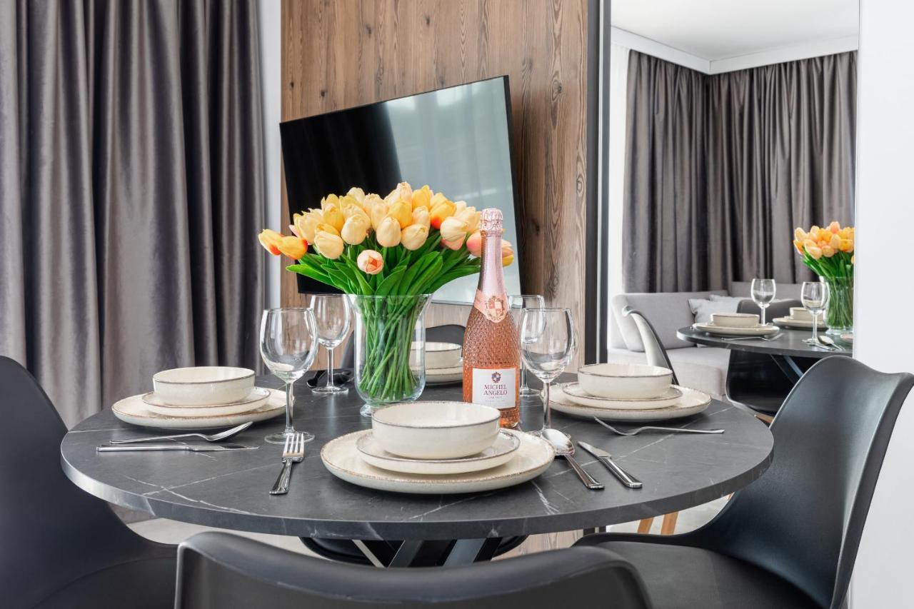 Sun Towers Lux Apartments By Renters Prestige 슈비노우이스쳬 외부 사진